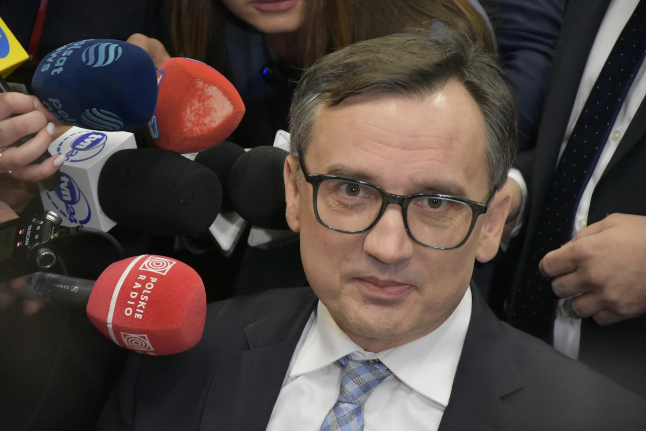 Pilne! Unieważniono paszport Zbigniewa Ziobry. Czy żyjemy jeszcze w państwie prawa?