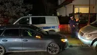 Jelenia Góra, 15.12.2025. Policja na miejscu, gdzie znaleziono zwłoki 12-letniej dziewczynki, najprawdopodobniej ofiary zabójstwa, 15 bm. przy ul. Wyspiańskiego w Jeleniej Górze.