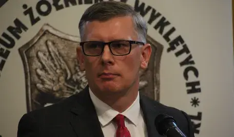 Historyk prof. Sławomir Cenckiewicz wydał 17 grudnia 2025 r. oświadczenie, w którym oskarża Służbę Kontrwywiadu Wojskowego (SKW) o wyciek swoich danych z postępowania sprawdzającego i kontrolnego do „Gazety Wyborczej”. 