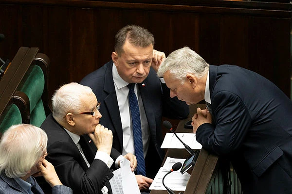 Co powstrzymało Jarosława Kaczyńskiego przed głosowaniem w sprawie weta prezydenta? Znamy powody absencji