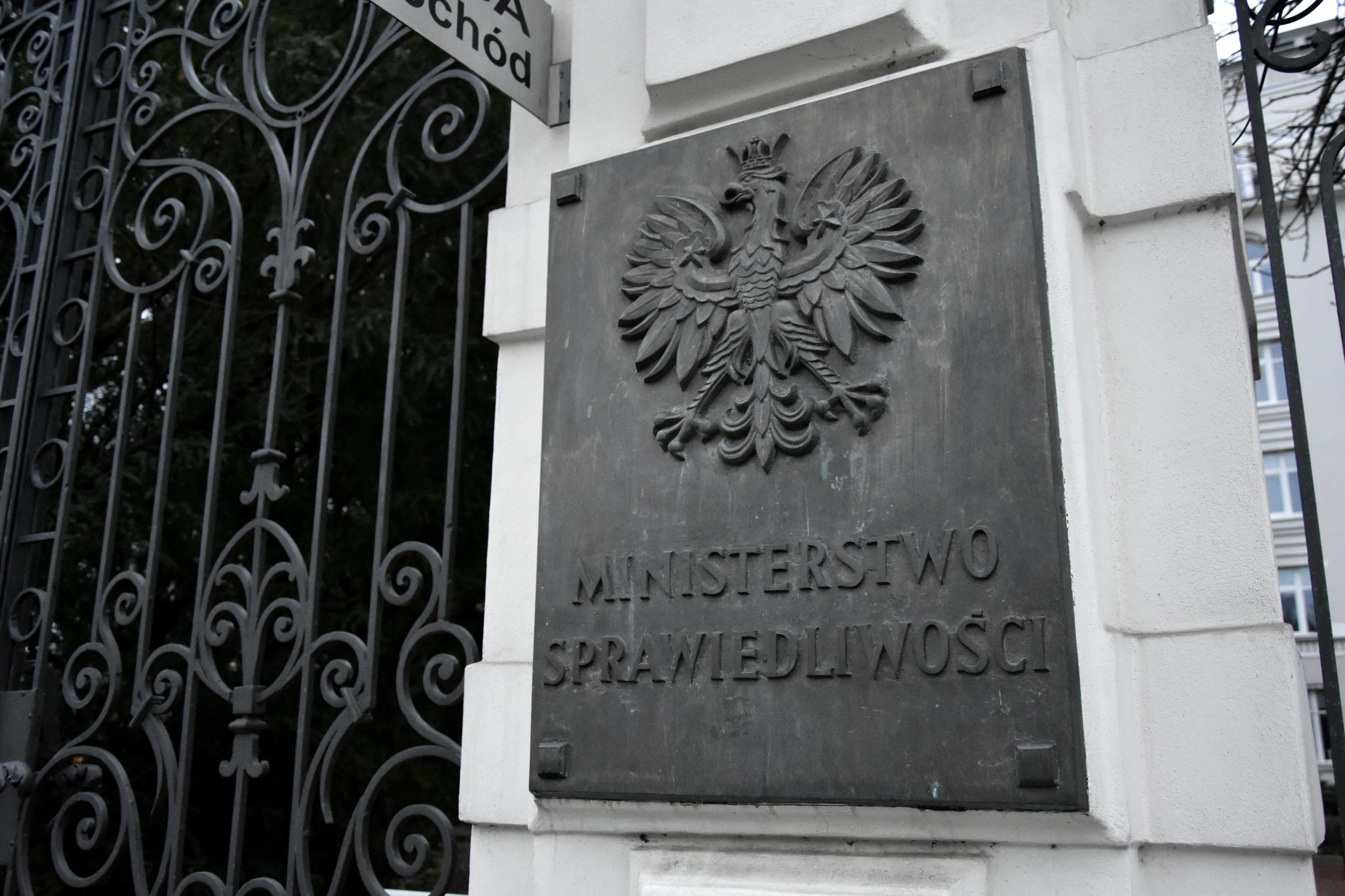 Szokujące ustalenia portalu. Ofiary przestępstw nie dostaną pomocy, bo rząd Tuska rozlicza PiS