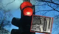 Czerwone światło na skrzyżowaniu w Radomiu, w rogu zdjęcia grafika z zabezpieczonymi pistoletami pneumatycznymi użytymi podczas agresji drogowej