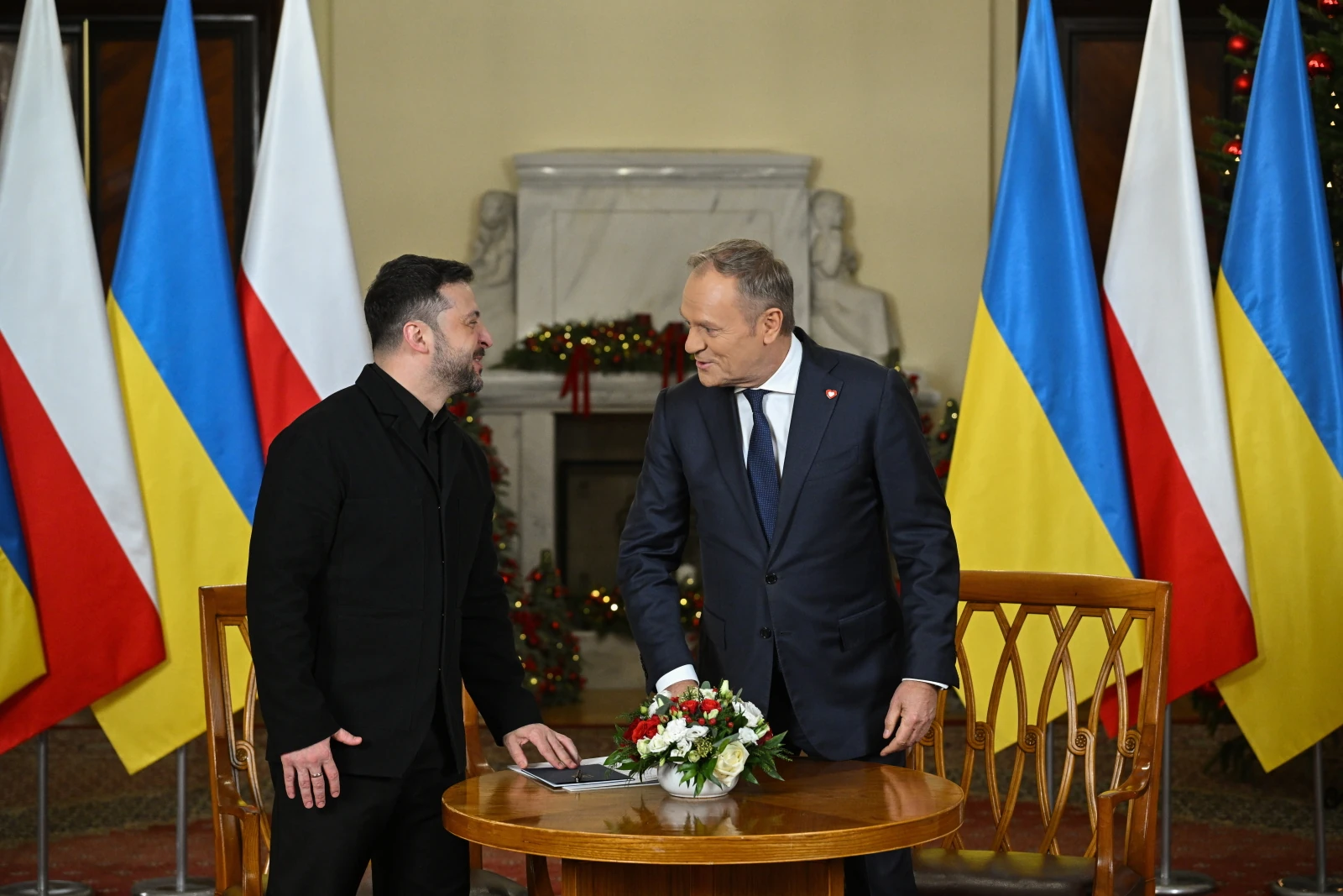 „Smutny widok, jak premier Polski płaszczył się przed przywódcą innego kraju”. Burza po dziwnym spotkaniu Tuska z Zełenskim