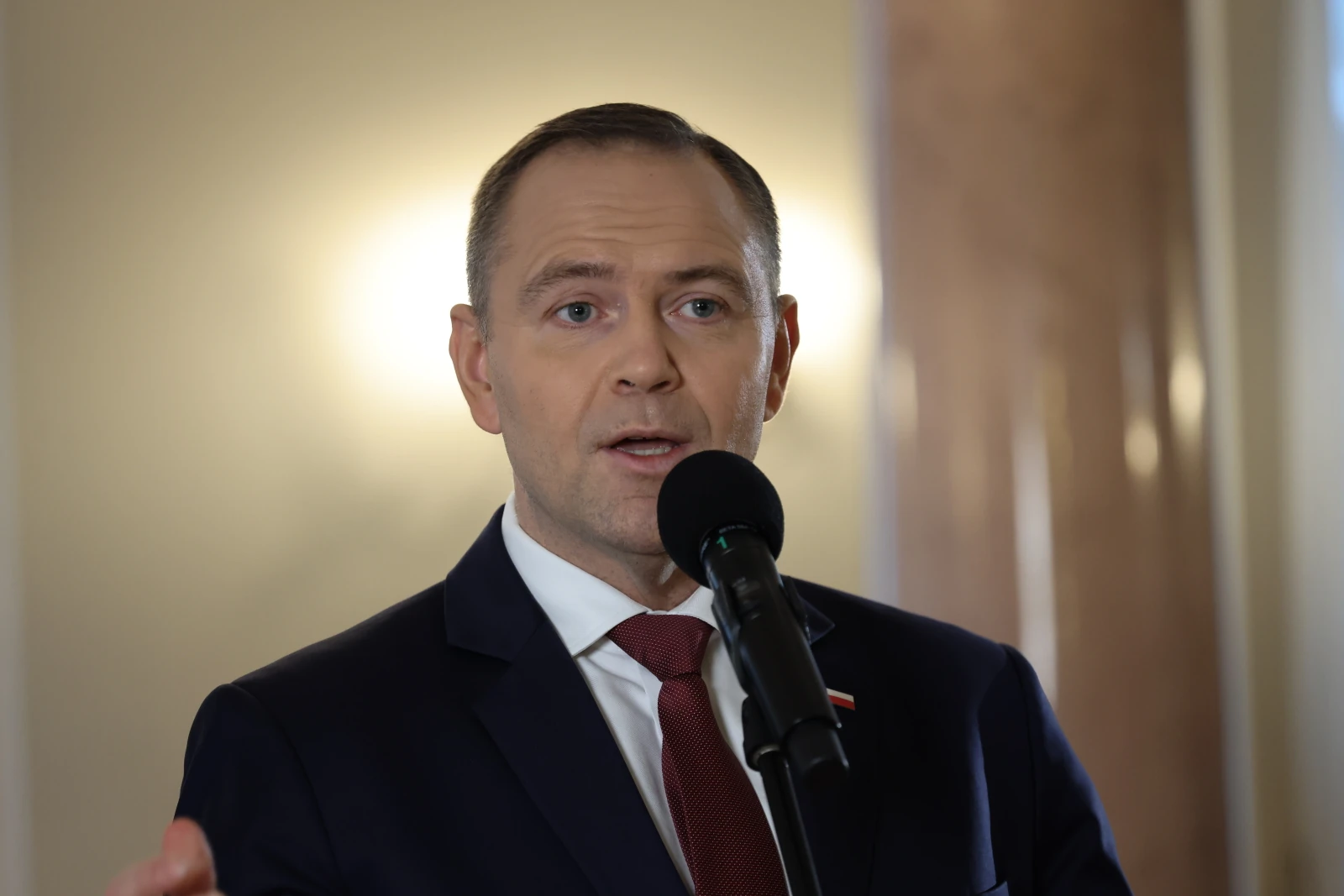 Prezydent zaskakuje decyzjami. Zielone światło dla nauczycieli, stop dla alkoholu i cukru