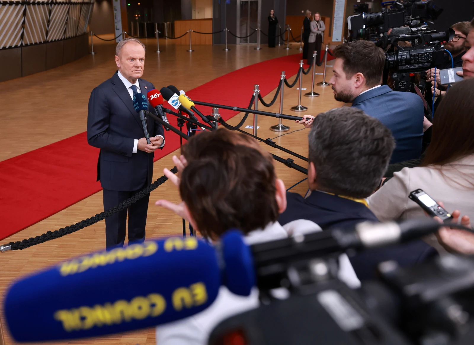 Tego jeszcze nie było. Po wciągnięciu Polski w nowy dług dla Ukrainy, Tusk irytuje się słysząc pytania od... TVN i Polsatu. W telewizjach polecą głowy?