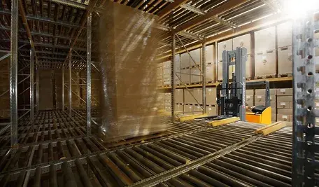 główne_regal-magazynowy-przeplywowy-jungheinrich