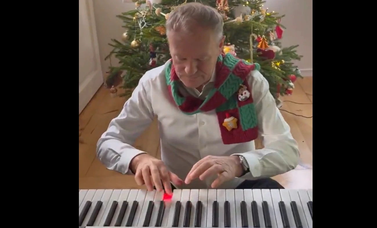 Donald Tusk chciał się pochwalić grą na instrumencie - ośmieszył się przed całą Polską