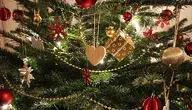 choinka świąteczna pięknie udekorowana 