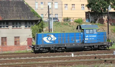 Wysłużona lokomotywa PKP Cargo SM-42 