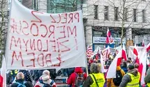  Protest rolnikow, ul. Swietorzyska, przed budynkiem przedstawicielstwa Parlamentu Europejskiego  fot. Liudmyla Kazakova