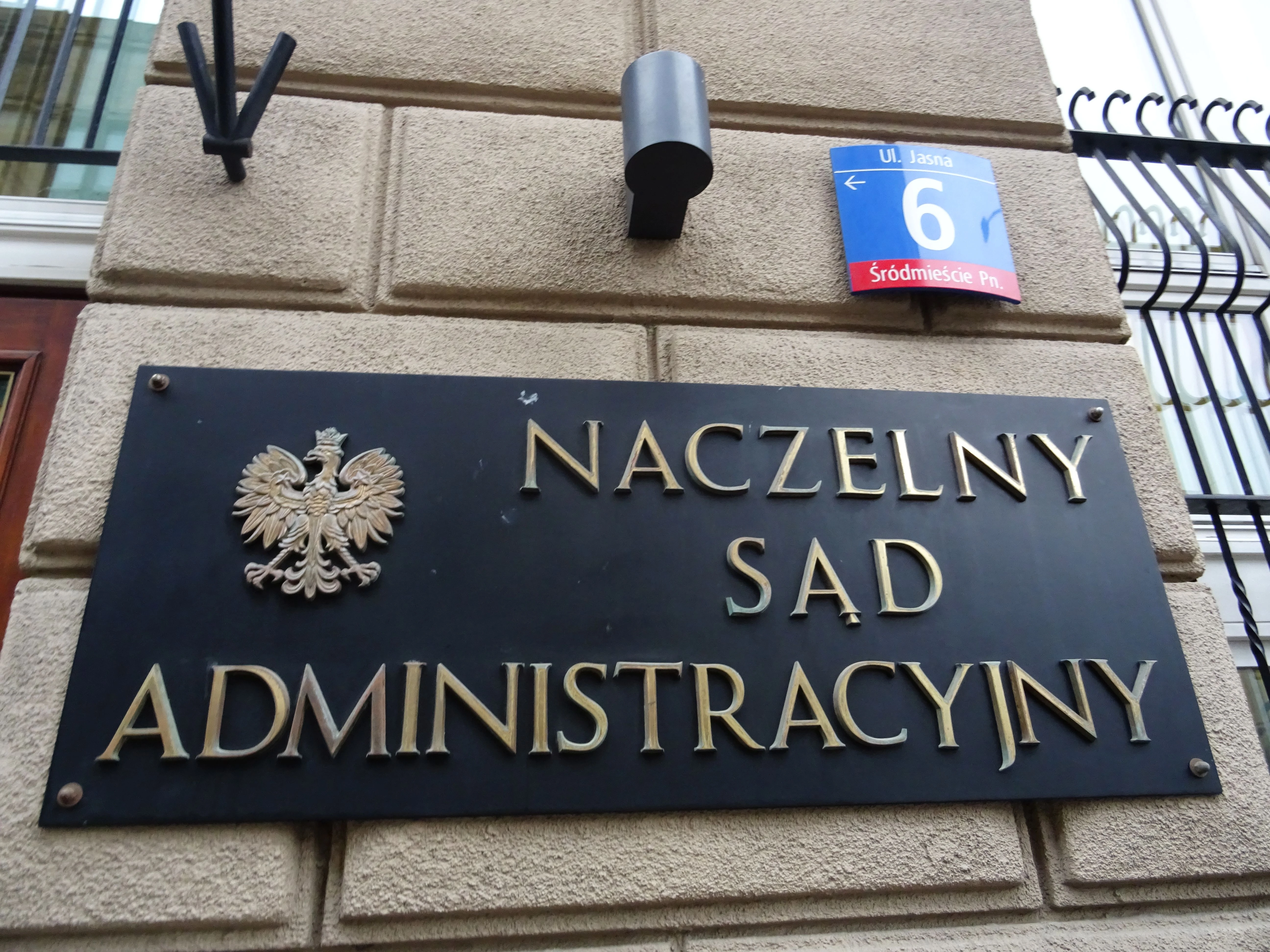 Urządzili w warszawskim sądzie... kopalnię. Aż trudno uwierzyć, ile wyniósł rachunek