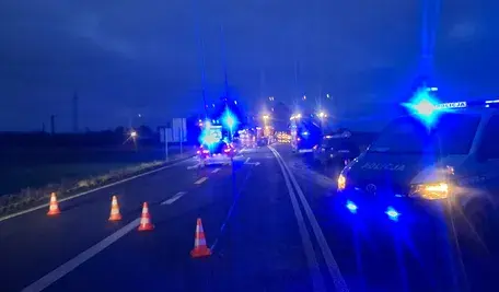 Miejsce wypadku na DK39 na Opolszczyźnie. W wyniku zderzenia dwóch samochodów zginęło sześć osób 