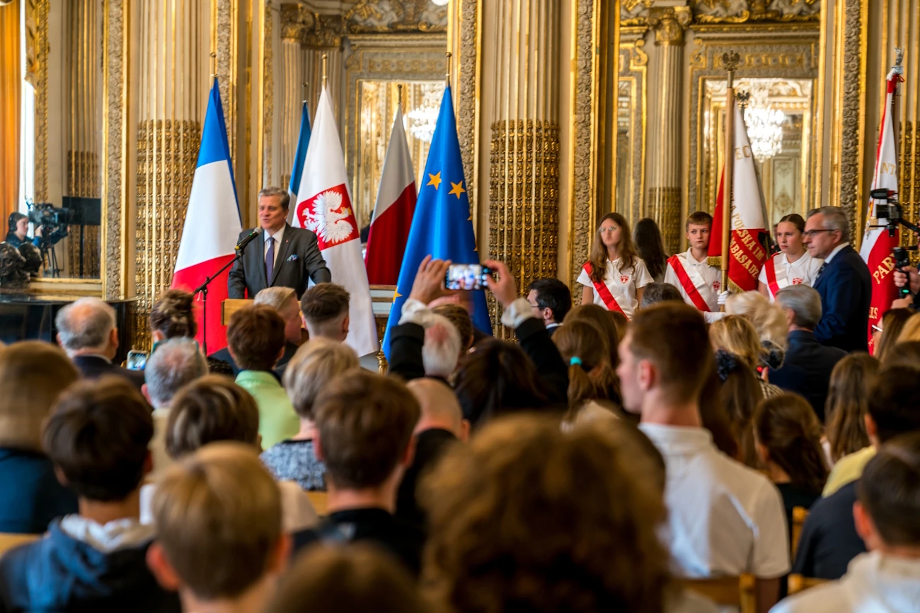 Polski ambasador zatrzymany przez CBA. Dyplomata kategorycznie zaprzecza, iż uczestniczył w procederze