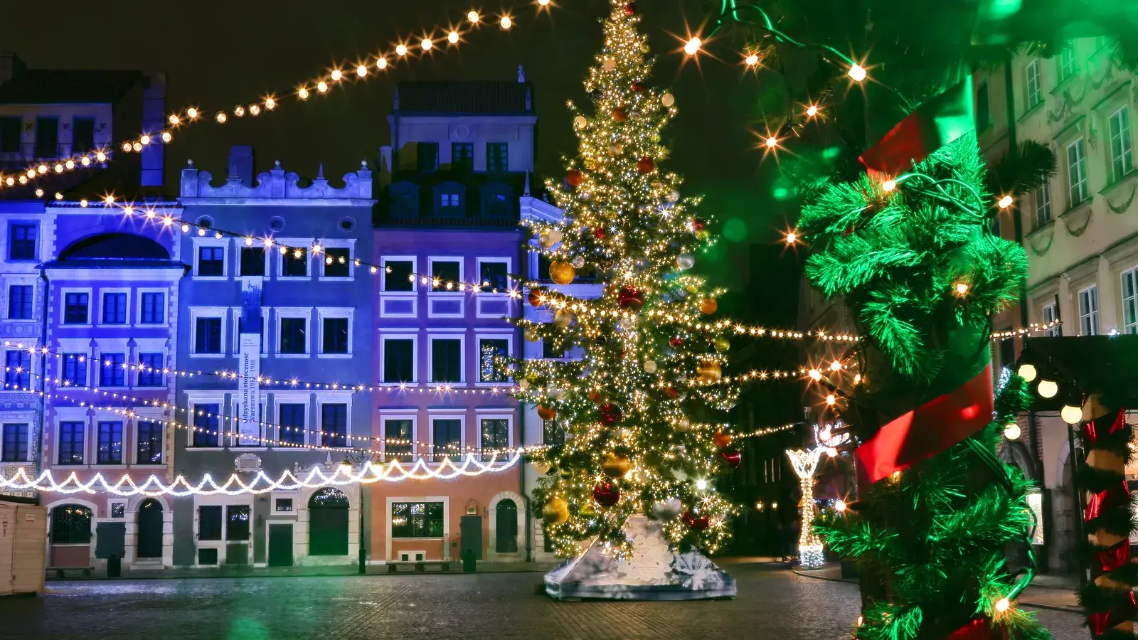 Świąteczne lampki mogą drogo kosztować, choćby 5 tys. zł. Kiedy grozi mandat za iluminacje?