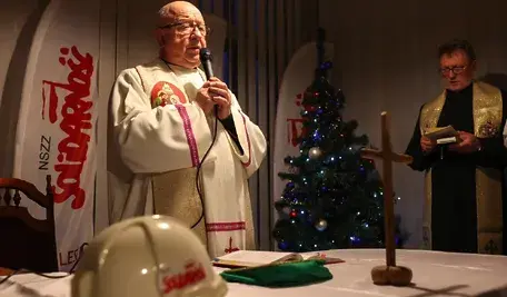 Górnicy pod ziemią, rodziny na modlitwie. Dramatyczny protest w Silesii