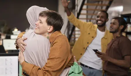 Szwedzi wkrótce w mniejszości? Fiński profesor demografii Kyösti Tarvainen roztacza przed Europą bardzo ciemny scenariusz. W jego modelach połączenie rekordowo niskiej dzietności i masowej migracji prowadzi do nieodwracalnej zmiany struktury ludności w takich krajach jak Szwecja, Francja czy Wielka Brytania.