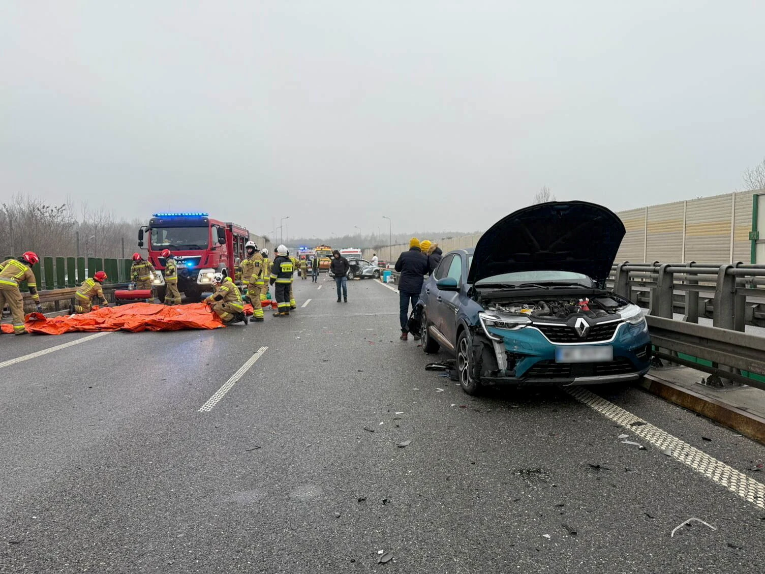 Автомобильная авария на скоростном шоссе S8. В столкновении участвовали 9 автомобилей