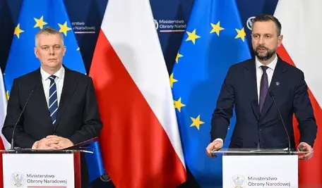 Panowie ministrowie wreszcie schowali dumę do kieszeni albo dostali pozwolenie od Donalda Tuska i poprosili prezydenta o spotkanie, a Karol Nawrocki natychmiast się zgodził