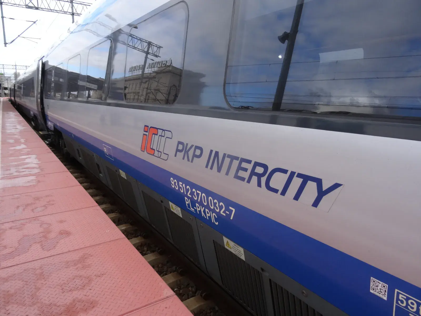 Ogłosili przetarg na superszybkie pociągi, których większość Polaków choćby nie zobaczy