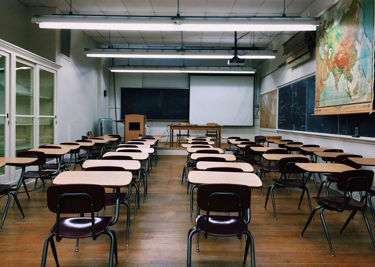 A drama in an empty classroom. Students tried to save the teacher's life