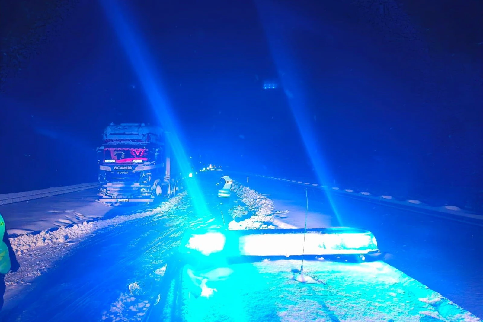 MSWiA reaguje na paraliż dróg. Zapowiedzieli wzmożone kontrole kierowców. Znamy szczegóły