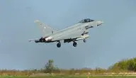 Niemiecki Eurofighter Typhoon tuż po starcie 