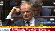 Wściekłość Donalda Tuska podczas przemówienia szefa Kancelarii Premiera Zbigniewa Boguckiego. Premier zaciska usta 