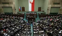 Posłowie na sali obrad Sejmu, 4 bm. w Warszawie. Prezydium Sejmu, na wniosek premiera Donalda Tuska, przegłosowało utajnienie piątkowego punktu obrad, podczas którego szef rządu przedstawi pilną informację dot. bezpieczeństwa państwa. (