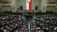 Posłowie na sali obrad Sejmu, 4 bm. w Warszawie. Prezydium Sejmu, na wniosek premiera Donalda Tuska, przegłosowało utajnienie piątkowego punktu obrad, podczas którego szef rządu przedstawi pilną informację dot. bezpieczeństwa państwa. (