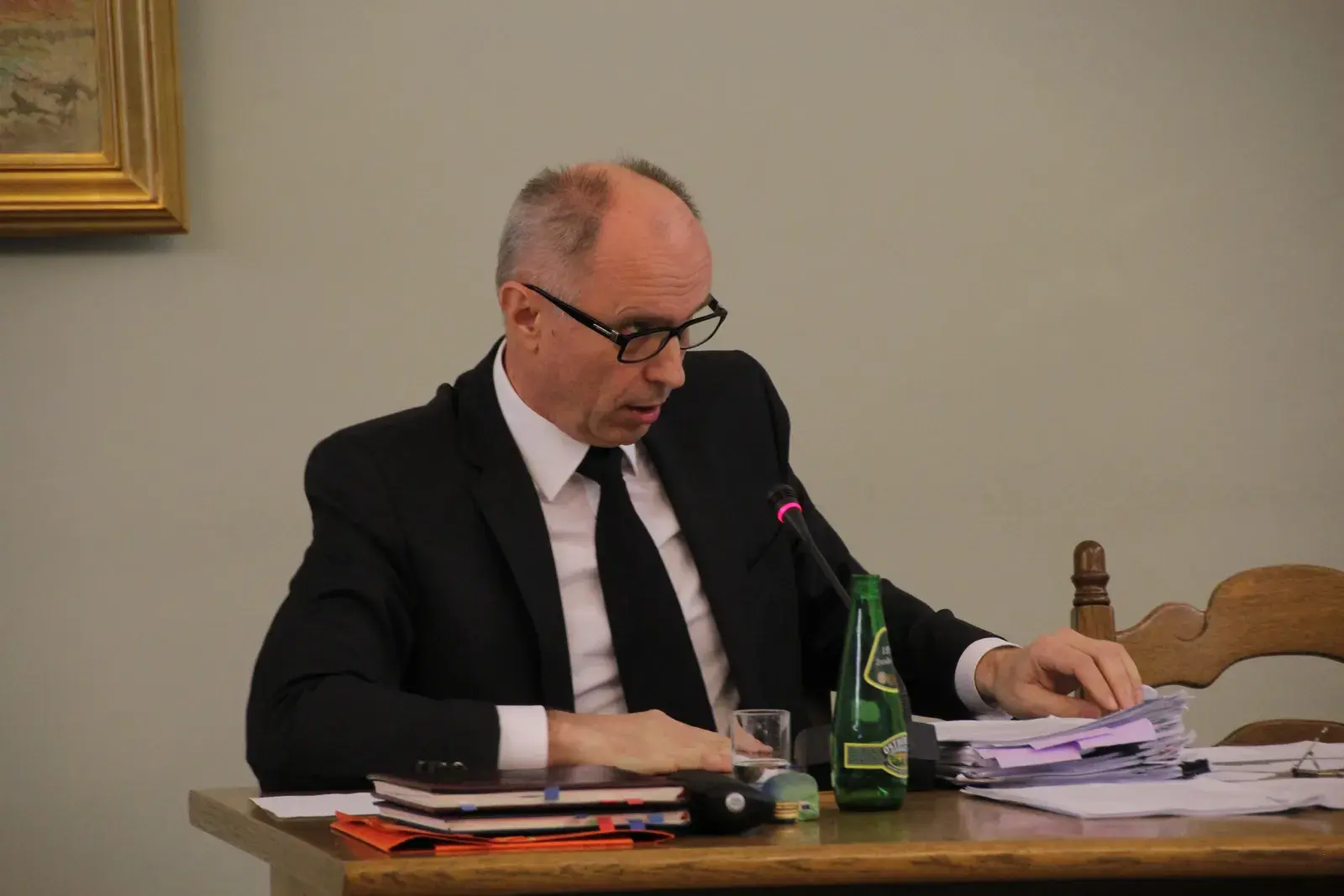 KNF pierwszy raz w historii zgadza się na prezesa będącego… oskarżonym. Aż tak mało mamy w Polsce ekonomistów?