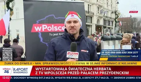 Konrad Hryszkiewicz podczas mikołajkowej herbatki przed Pałacem Prezydenckim