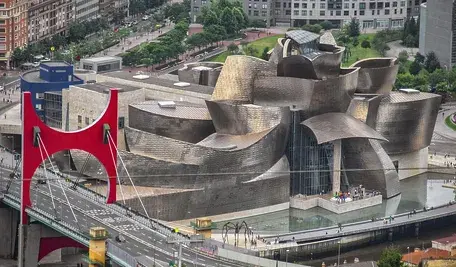 Budynek muzeum w Bilbao. Frank Gehry, architekt który je zaprojektował, zmarł w piątek