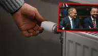 Kaloryfer z widoczną dłonią przy potencjometrze, w prawym górnym rogu premier Donald Tusk oraz wicepremier, szef MON Władysław Kosiniak-Kamysz na sali obrad Sejmu w Warszawie,