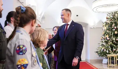 Prezydent Karol Nawrocki rozważa kolejne weto wobec kluczowej ustawy dotyczącej praw użytkowników w internecie.