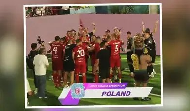 Polska została mistrzem świata w piłce nożnej sześcioosobowej po dramatycznym finale z Meksykiem, w którym zespół Klaudiusza Hirscha odrobił straty i sięgnął po historyczne złoto. Bohaterem spotkania był Norbert Jaszczak, który dwoma golami w końcówce odwrócił losy meczu, a mimo to nie otrzymał nagrody MVP turnieju, co wywołało oskarżenia o skandal i „kompromitację” organizatorów.