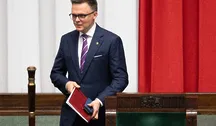 Szymon Hołownia na zdjęciu — ogłasza, że nie będzie ubiegać się o ponowne kierowanie partią Polska 2050