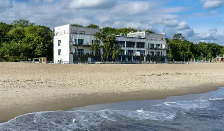 Budynek Zatoki Sztuki w Sopocie – miejsca, którego byli menedżerowie zostali skazani w sprawie Krystiana W., tzw. ‘łowcy nastolatek