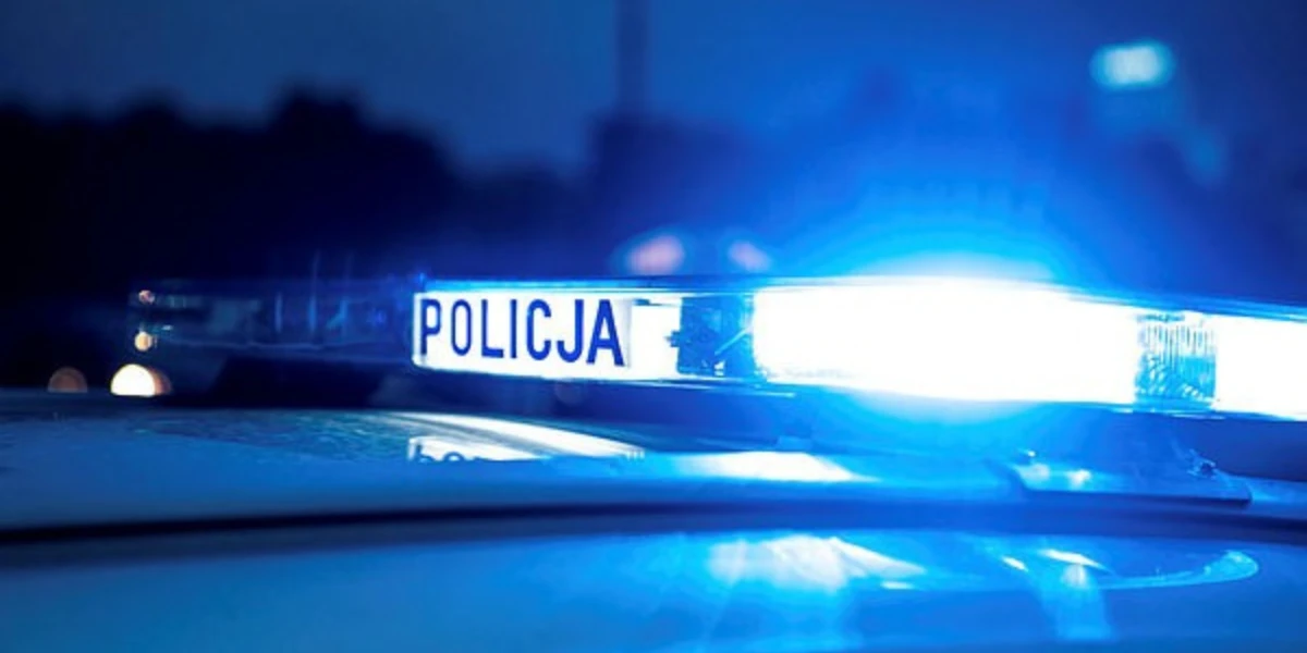 Mężczyzna ruszył na policjantów z maczetami. Jeden z funkcjonariuszy trafił do szpitala