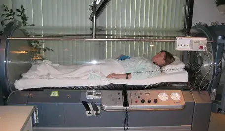 HyperBaric_Oxygen_Therapy_Chamber_2008.webp