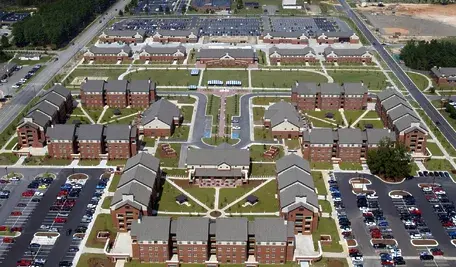 Fort_Liberty_1st_Brigade_barracks.webp