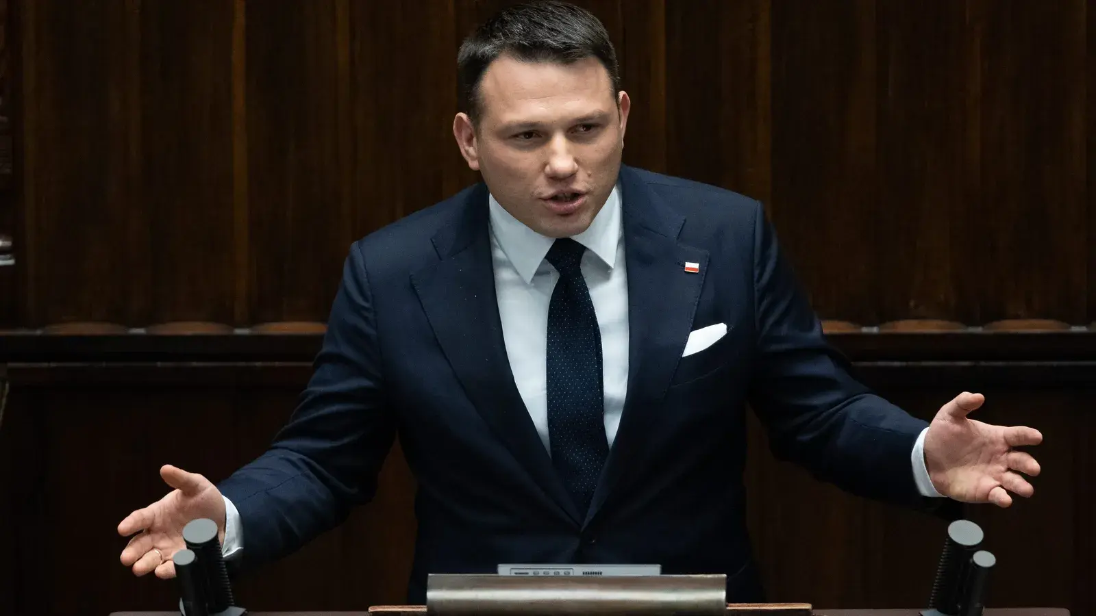 „Tajne spotkanie” Mentzena z Kosiniakiem-Kamyszem. Spekulacje o pęknięciach w koalicji coraz silniejsze
