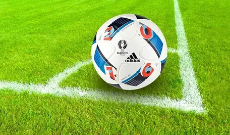 football_playing_field_corner_eckpunkt_standard_situation_european_championship_2016_ball-616075.webp
