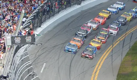 1684px-Green_flag_at_Daytona.webp
