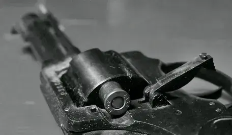 revolver-4582067_1280.webp