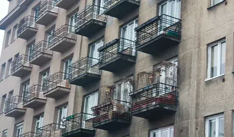mieszkania bloki balkony ok.webp