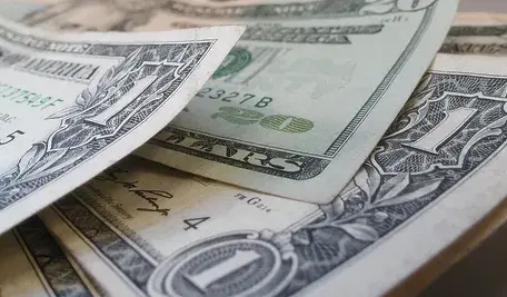 dollars-426023_1280.webp
