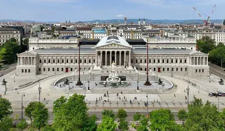 1920px-Wien_-_Parlamentsgebäude.webp