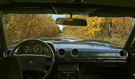 mercedes-8342911_1280.webp