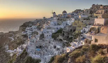 1621px-Oia_sunset_-_panoramio_(2).webp