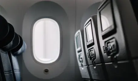 plane-6511877_1280 (1).webp